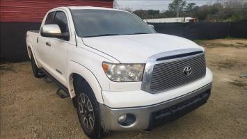 2013 Toyota Tundra Crew Cab (4 doors) 2013 Toyota Tundra Crew Cab (4 doors)