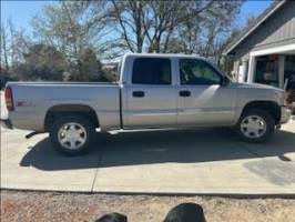 2005 GMC New Sierra Crew Cab (4 doors)