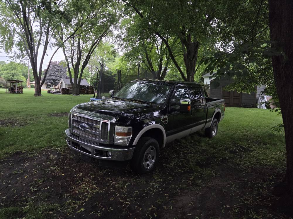 2008 Ford F350 Crew Cab (4 doors)