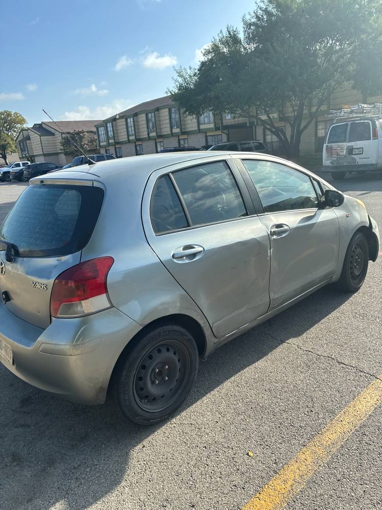 2010 Toyota Yaris Hatchback (4 doors)